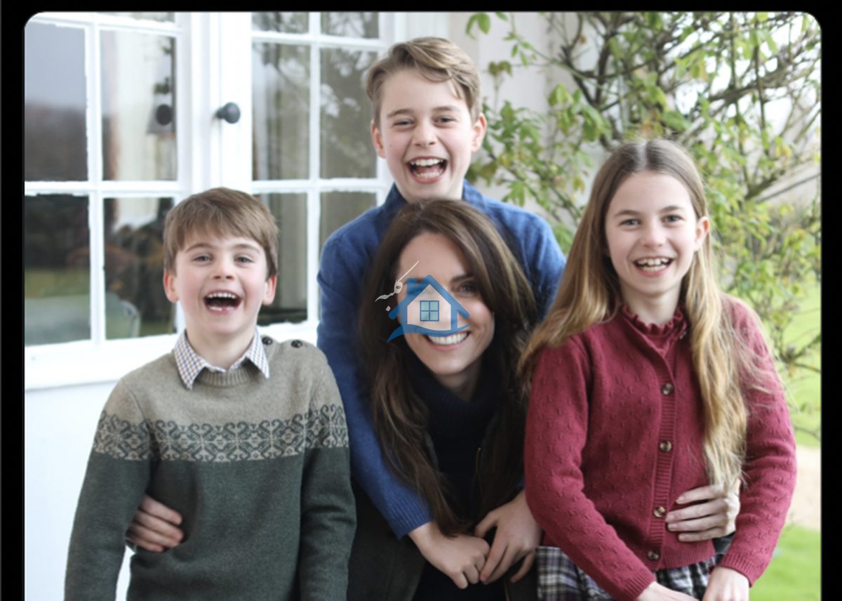 برشی که عکس رسمی شاهزاده خانم ولز و فرزندانش را نشان می دهد که ممکن است به صورت دیجیتالی تغییر کرده باشد.