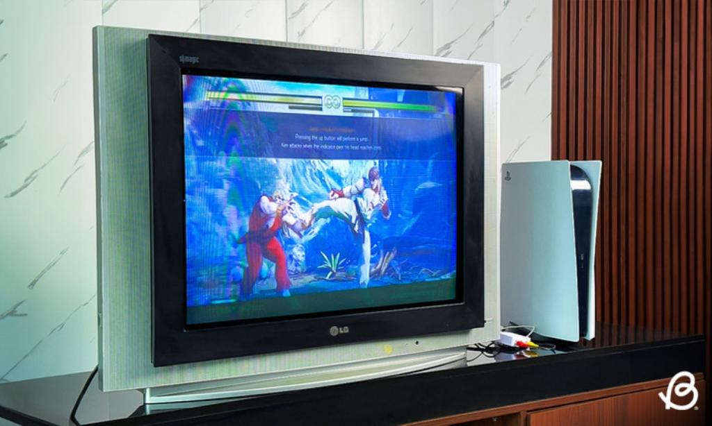 بازی Street Fighter 5 در تلویزیون CRT متصل به PS5